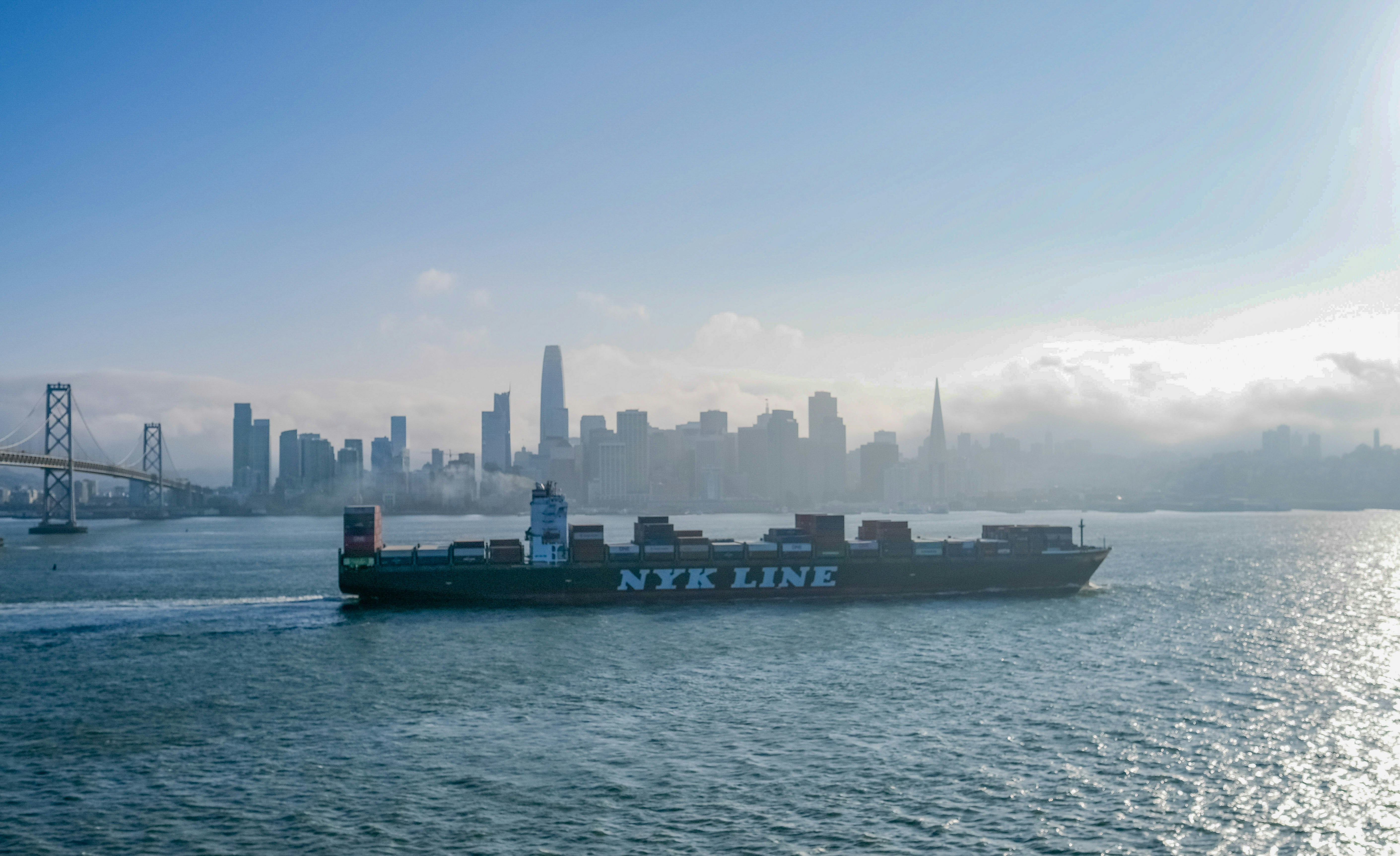 三、香港清关代理的选择与评估