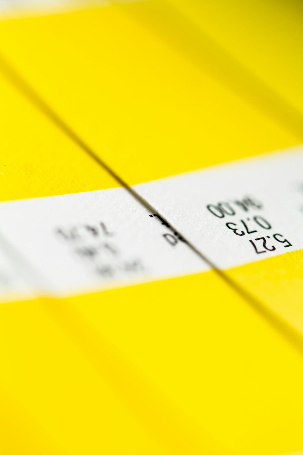 Yellow printer paper photo – Free Erlangen Image on Unsplash