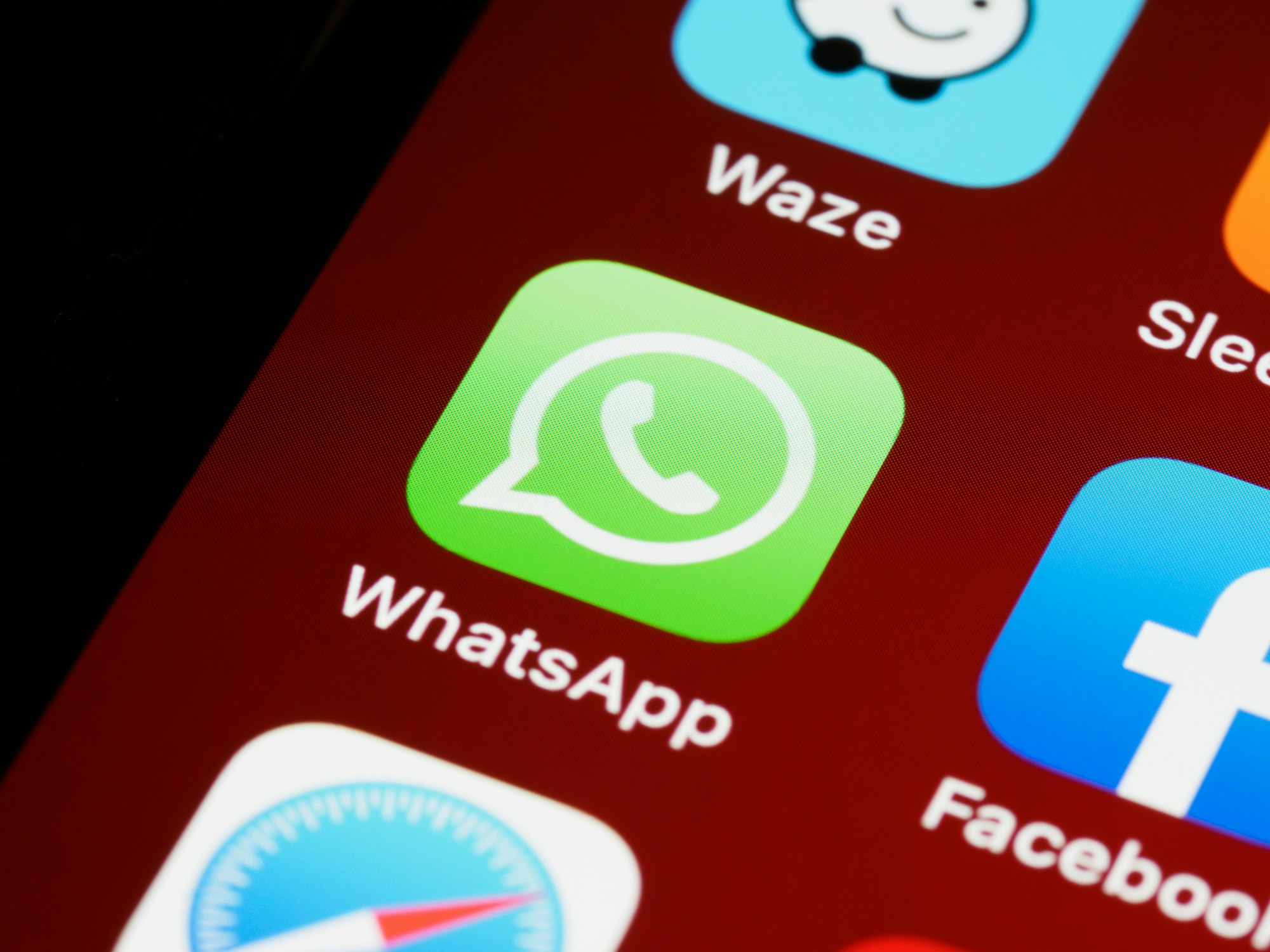 How to Lock WhatsApp Conversations Using Lock Chat