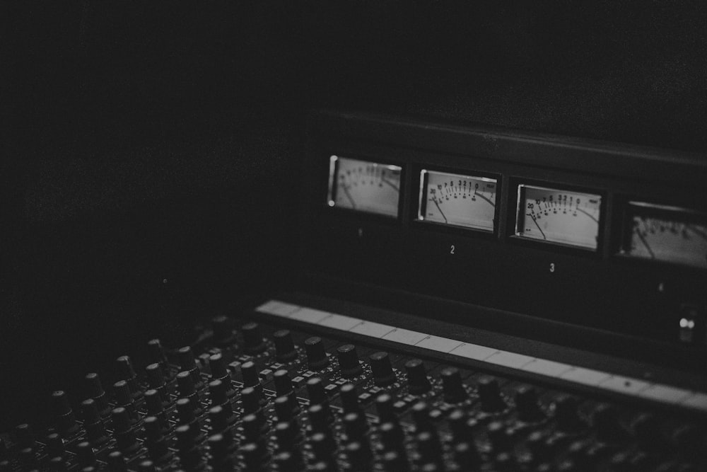 Computadora portátil negra encendida Visualización del reproductor de música