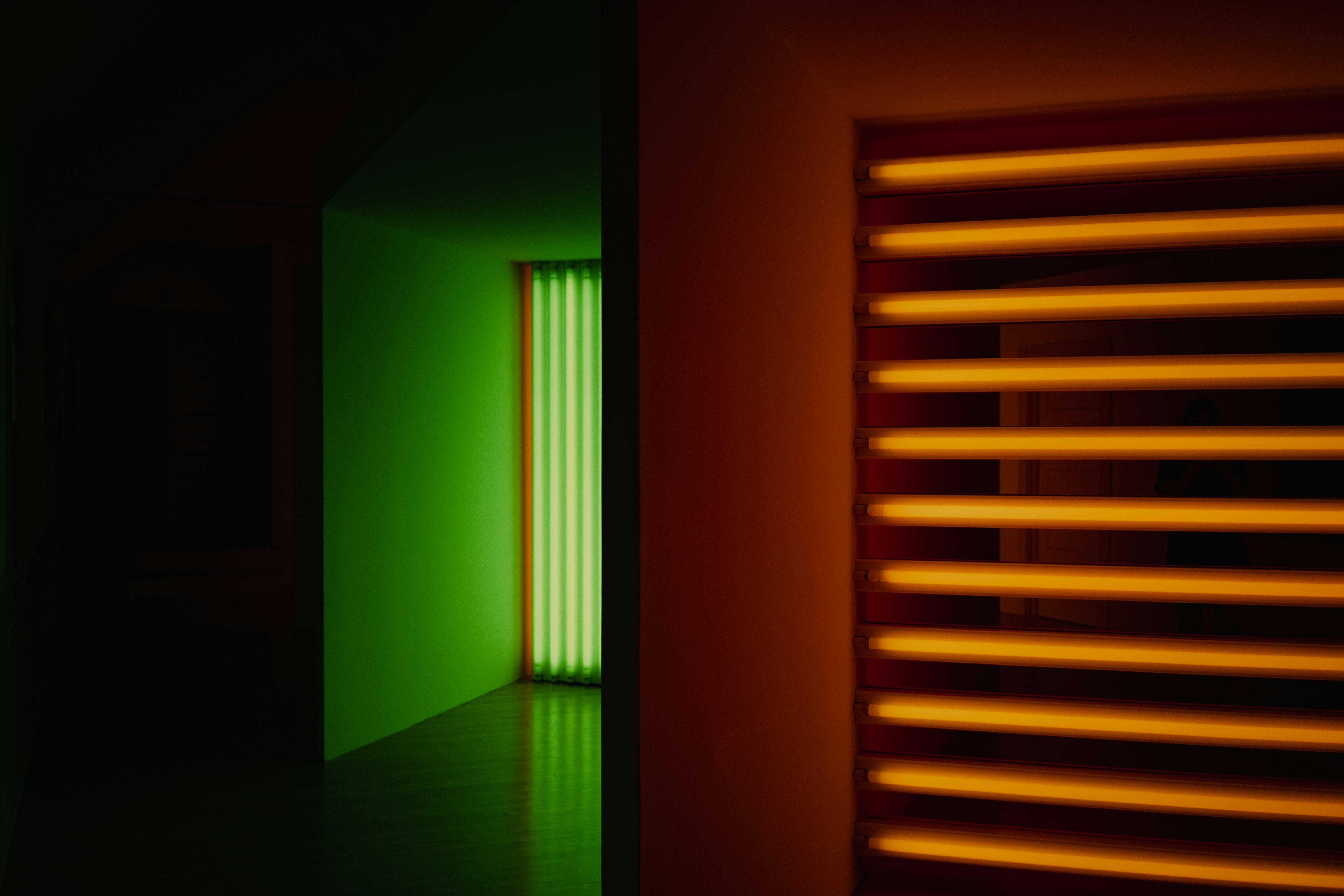 gray computer monitor