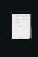 A step-by-step guide on a digital tablet with a checklist and a pen beside it.