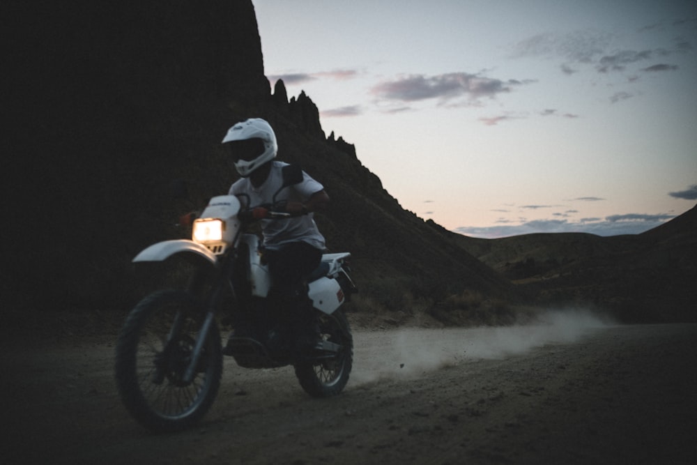 black and white naked motorcycle parked on gray sand during daytime