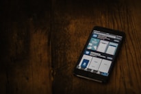 A smartphone screen showing the Kaam Milega service search interface.