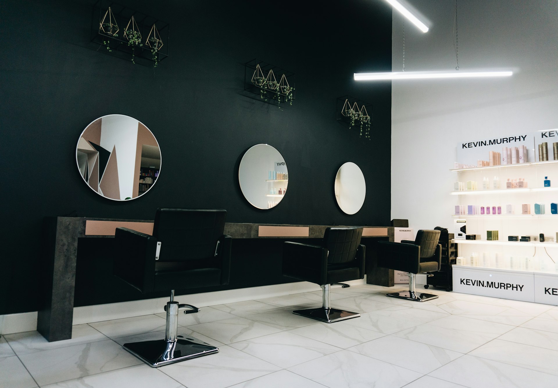 Salon Atmosphere