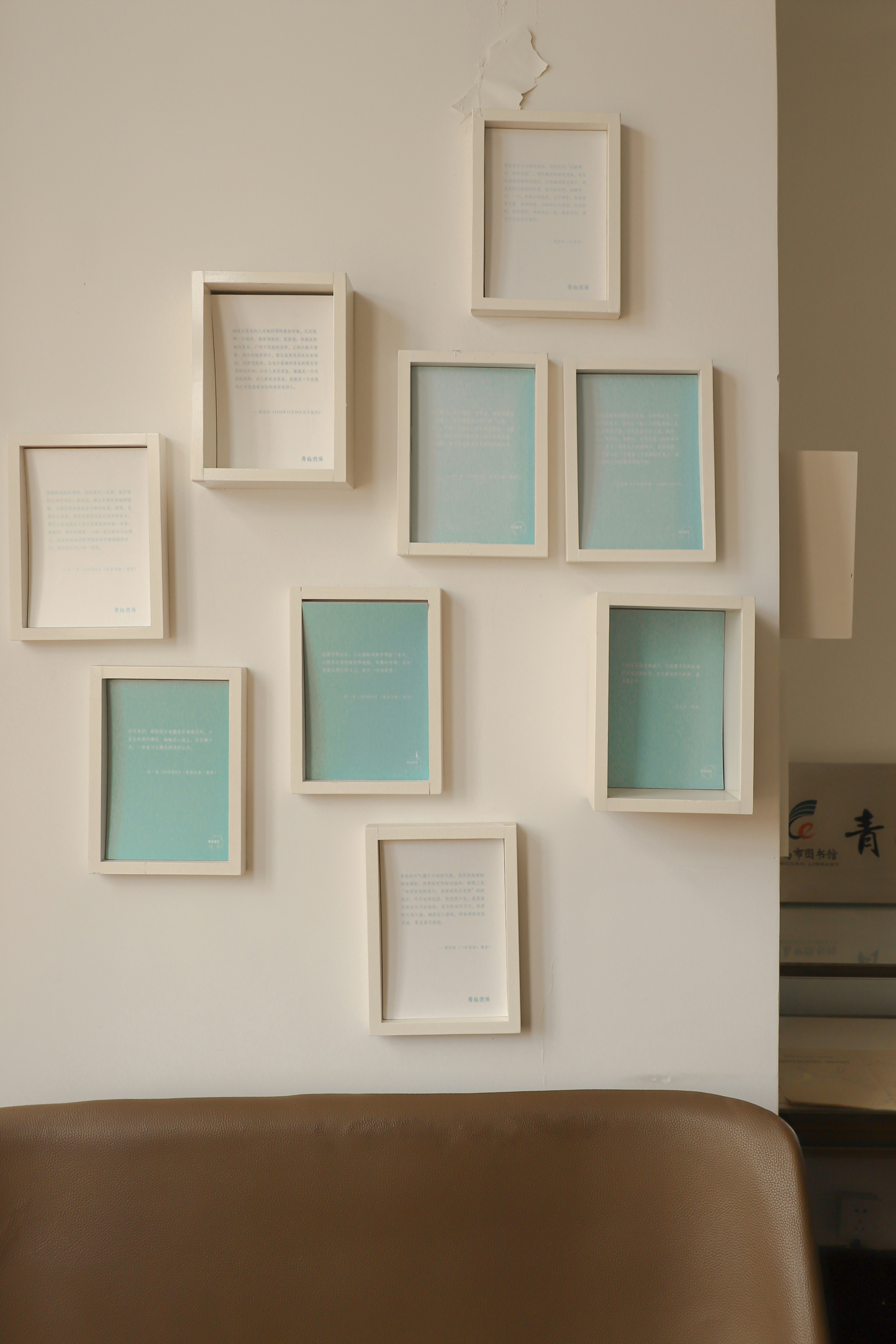 White and blue wall mounted frame photo – Free Qingdao Image on Unsplash