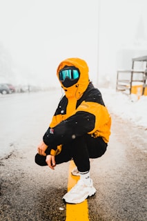 Winter high-visibility coat designed for freedom of movement on a snowy site.