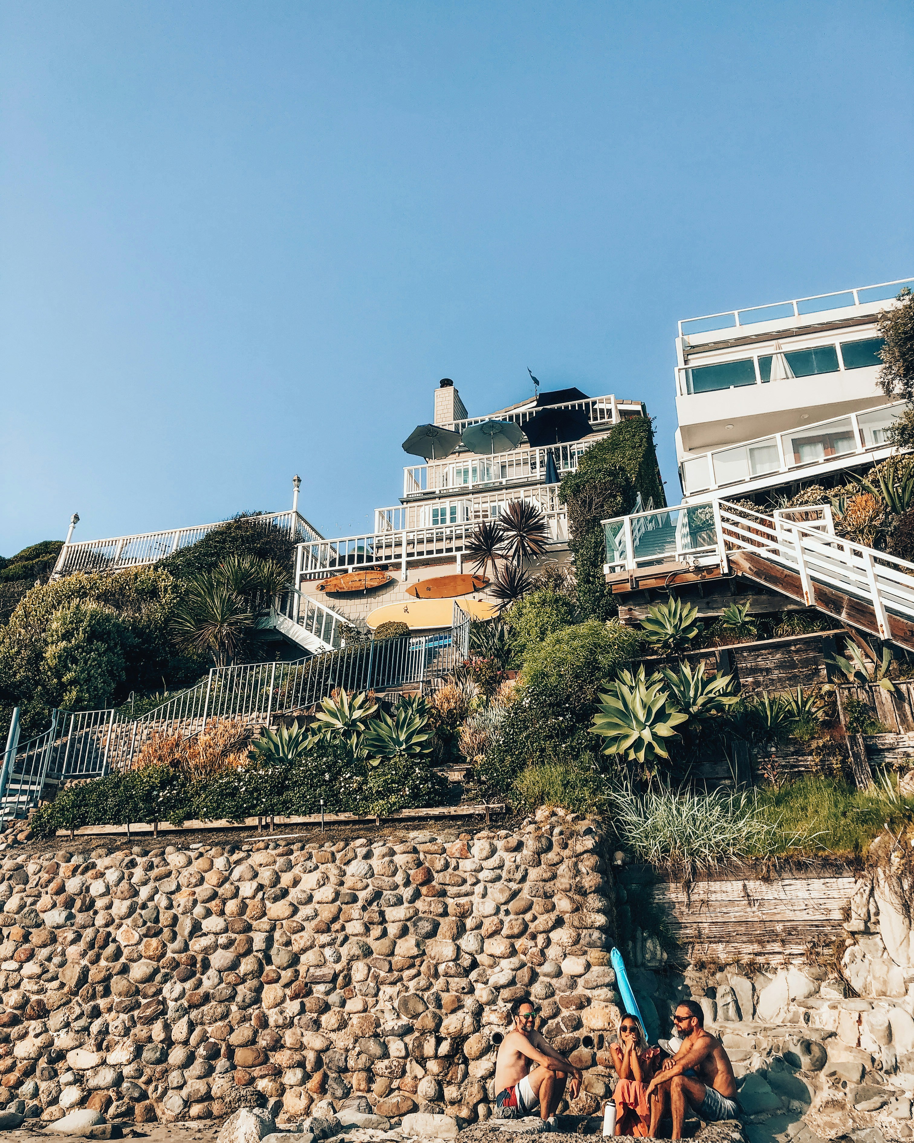 white concrete building near green trees during daytimeby Amy Vosters