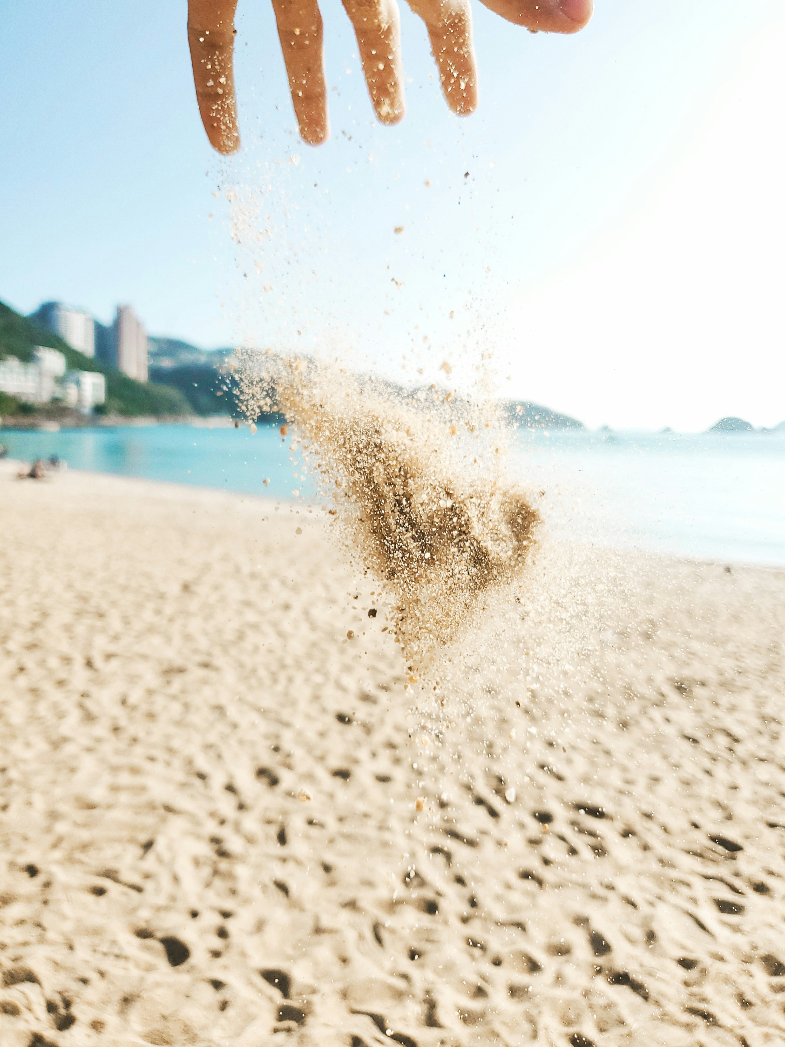 water splash on the beach during daytime