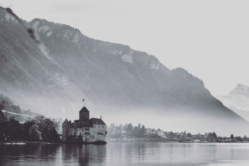 A peaceful image of a custom-built castle surrounded by trees and mountains in the server.