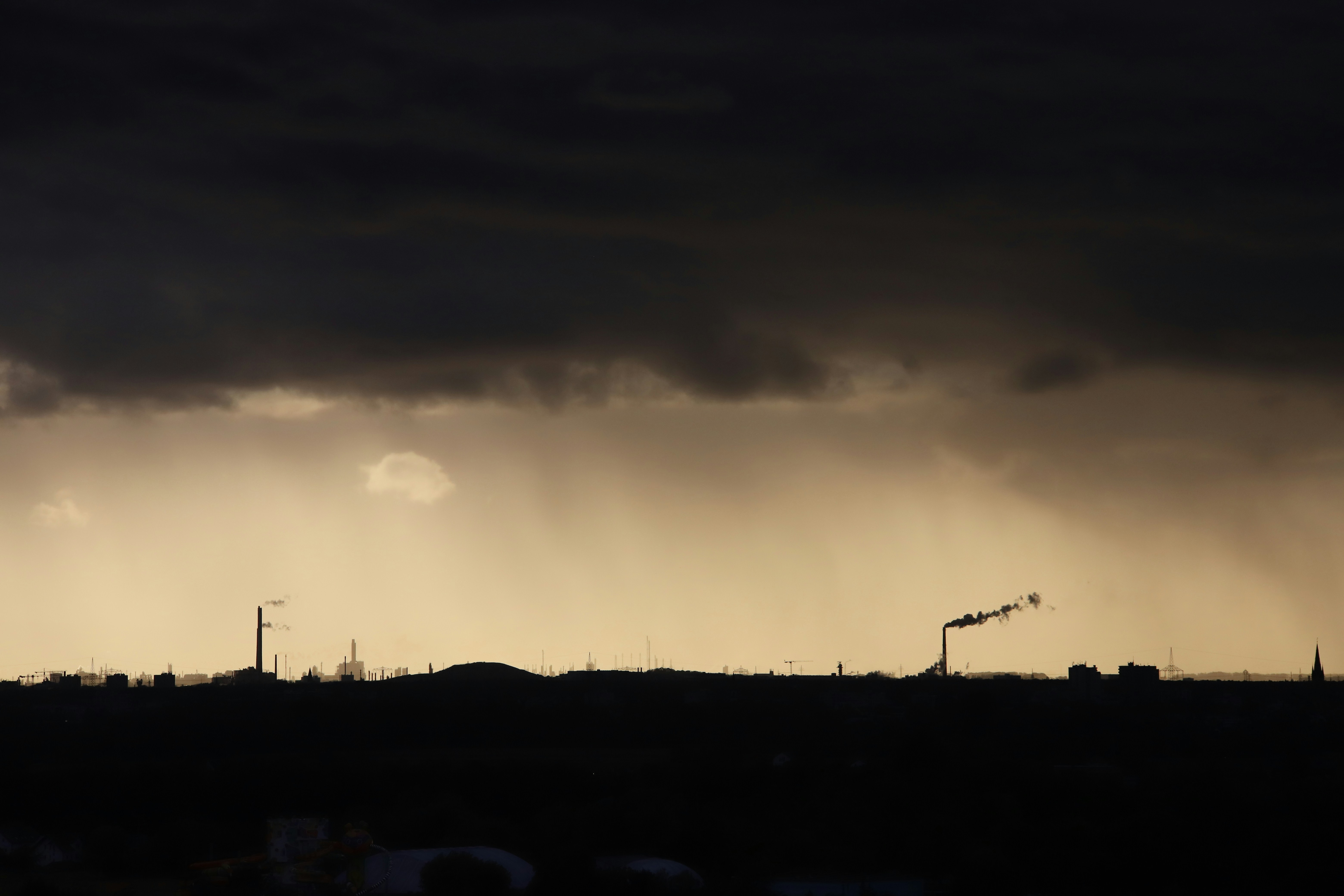 Forecasting Automotive Supply Chains: What Toyota's 2030 Outlook Means for Equipment Buyers