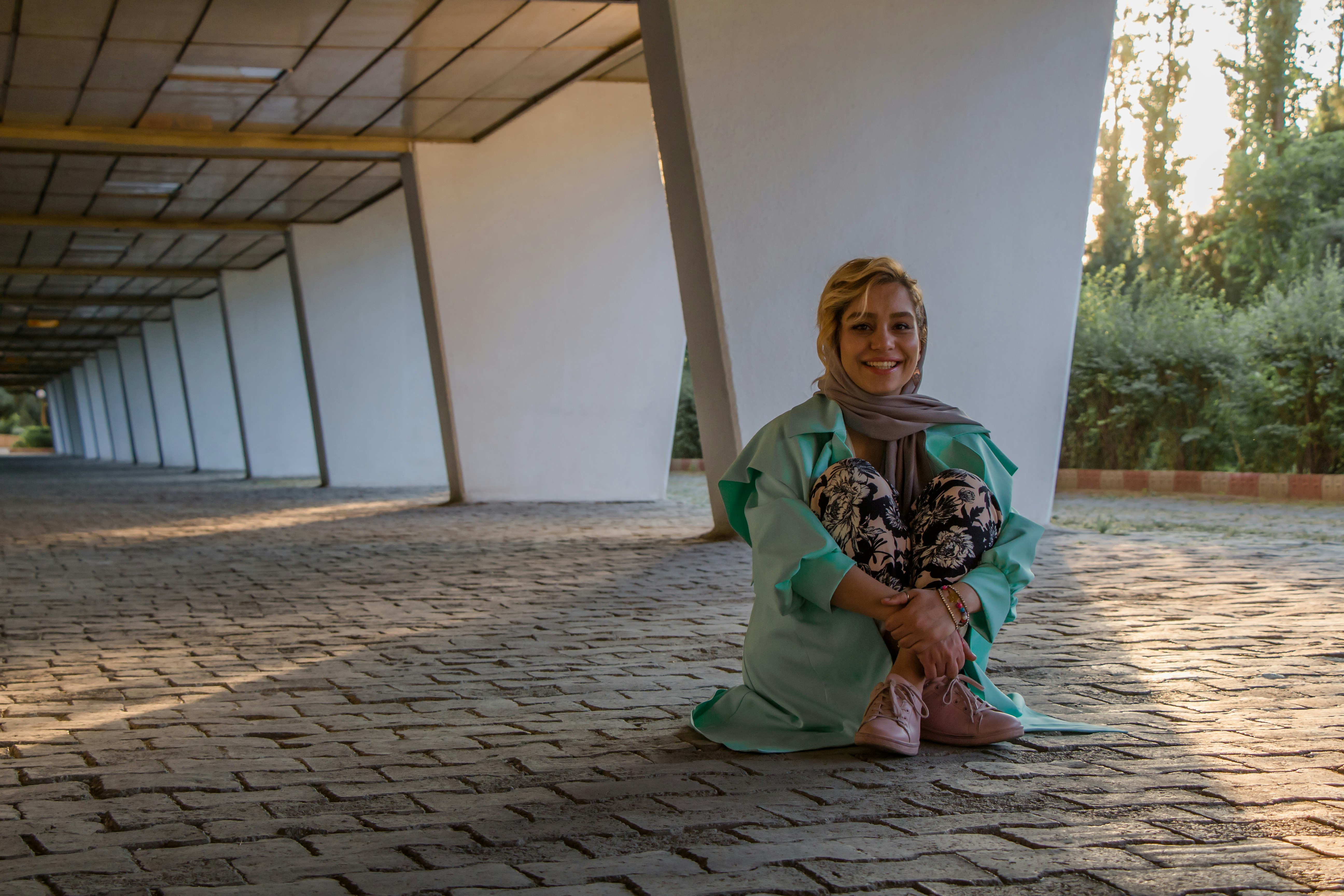 سيدة كويتية تمارس البيلاتيس