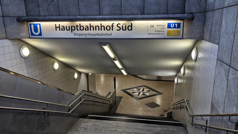 an escalator with a sign above it that says hauptbahnof
