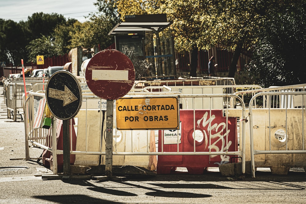 Camion Coca Cola rosso e bianco