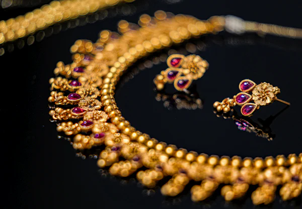 Elegant Gold Necklace