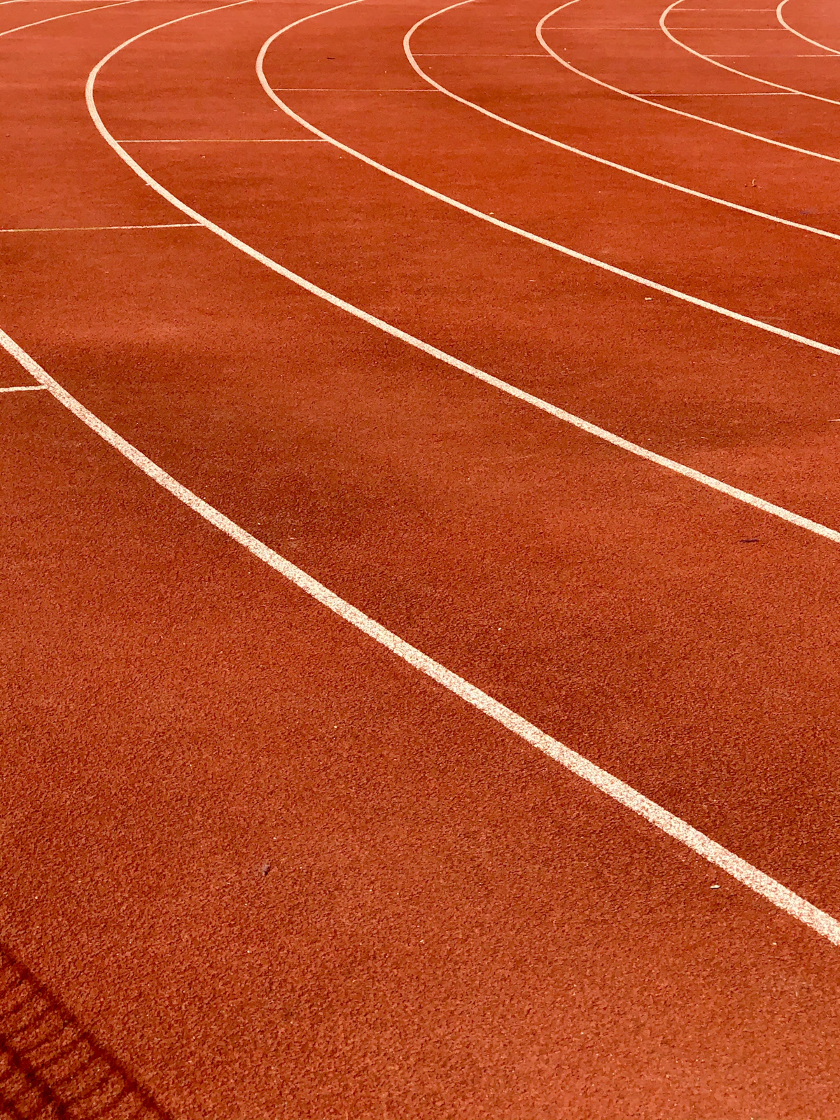 Atletický stadion s tartanovou dráhou