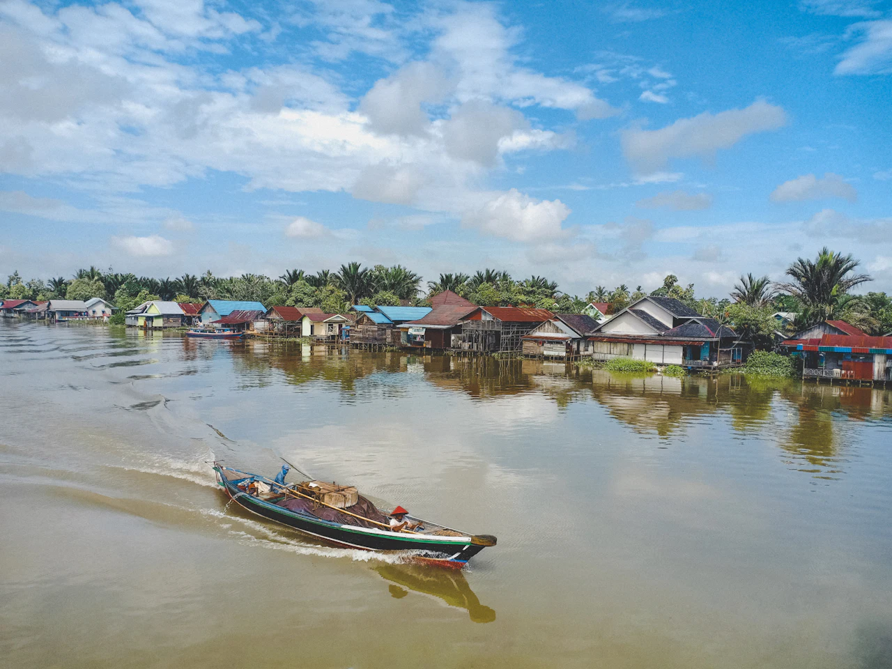 Membeli Rumah Tepi Sungai di Banjarmasin: Sempadan, Pasang Surut, dan Akses