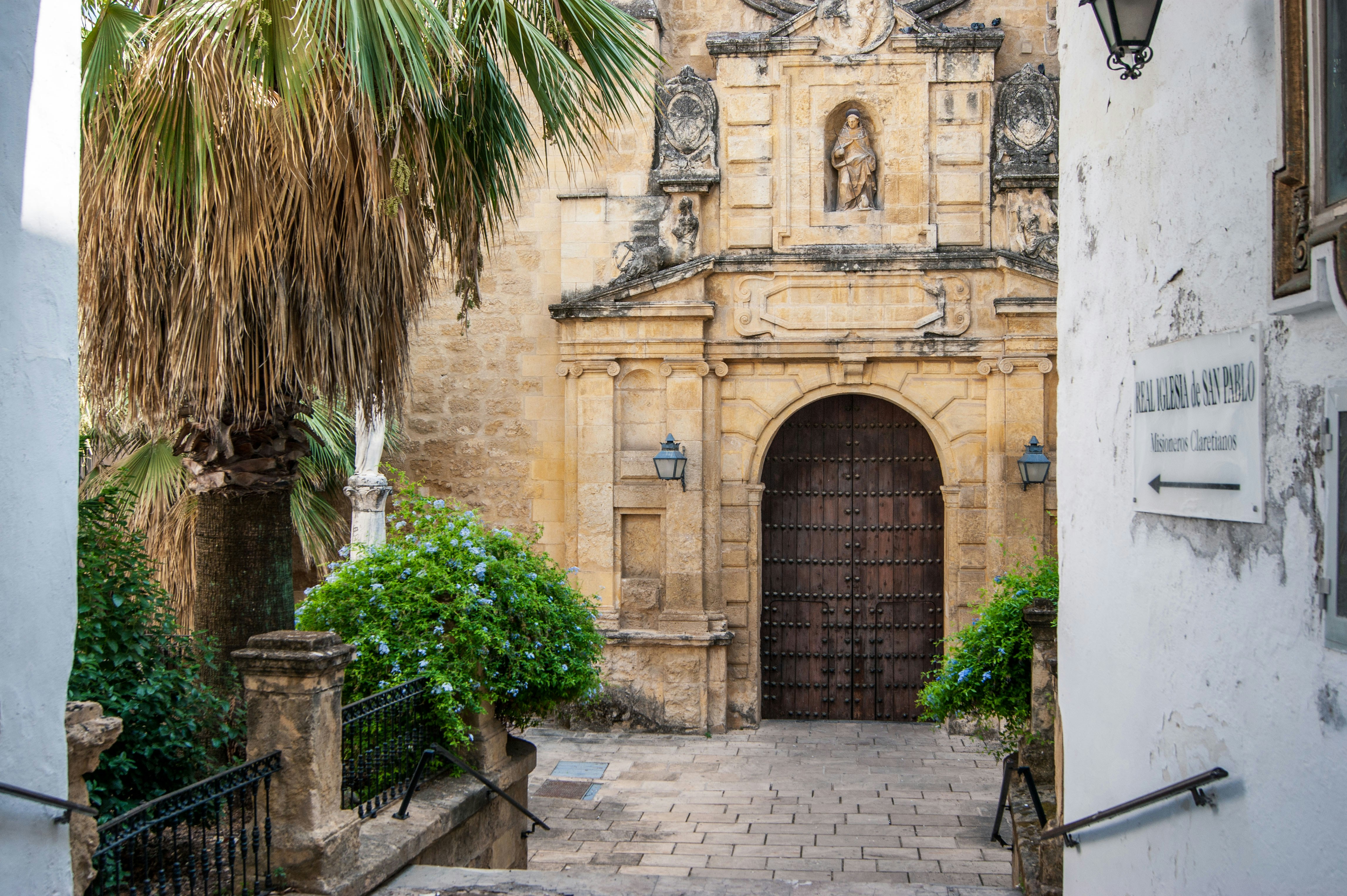 Photo by jbonunsplash