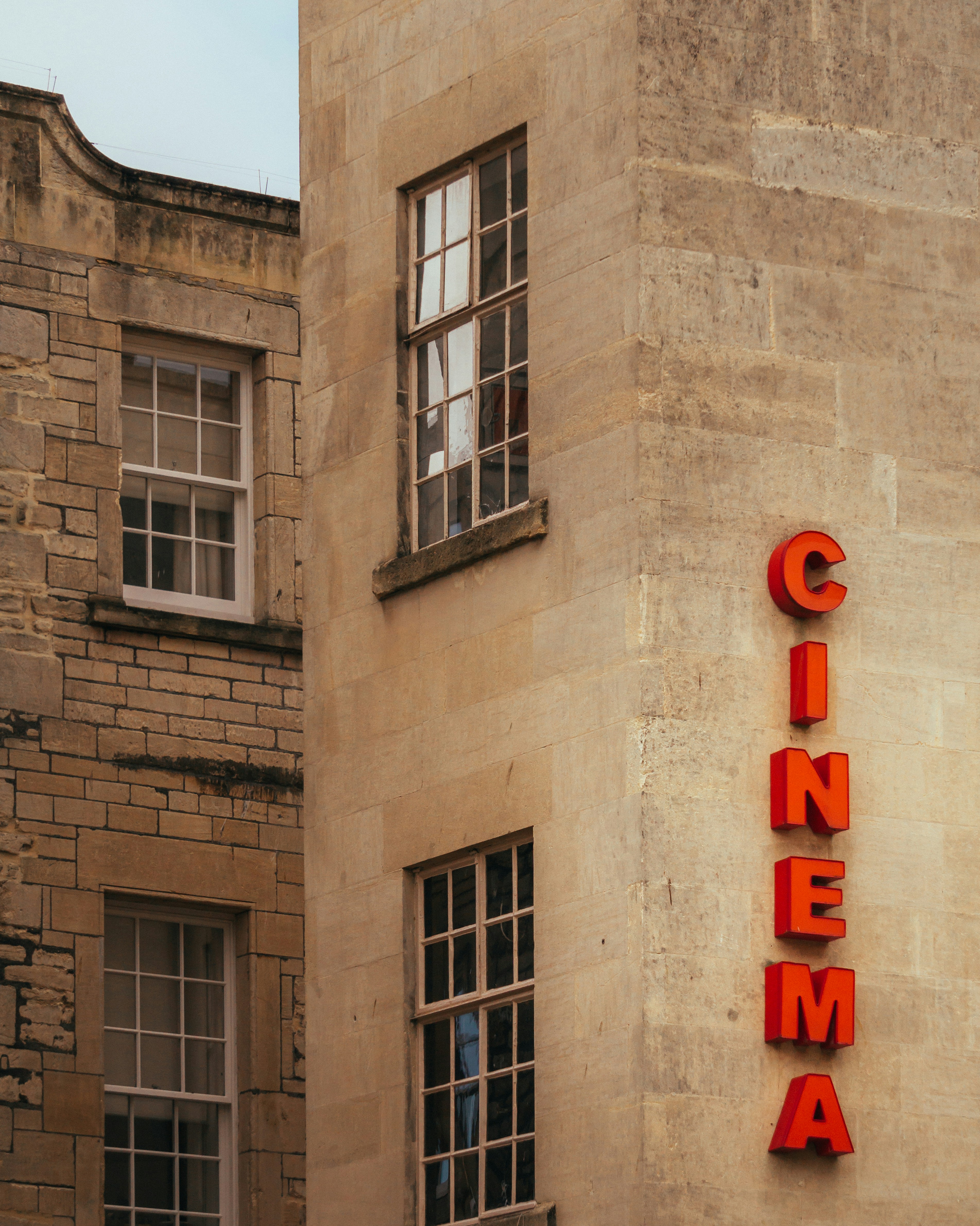 赤と白の愛のフリースタンディング文字の写真 Unsplashで見つけるイギリスの無料写真