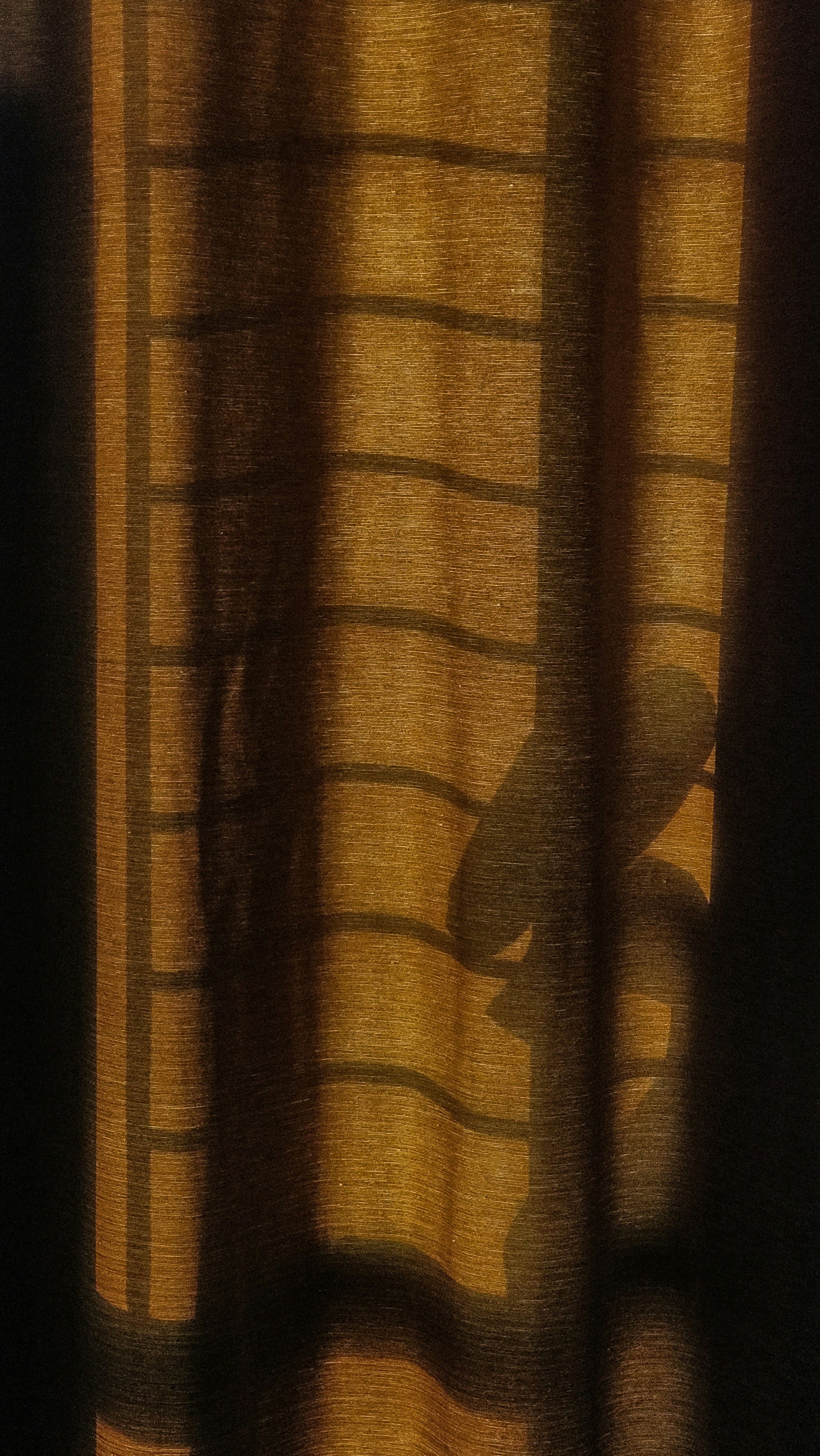 tecido de listras pretas e marrons