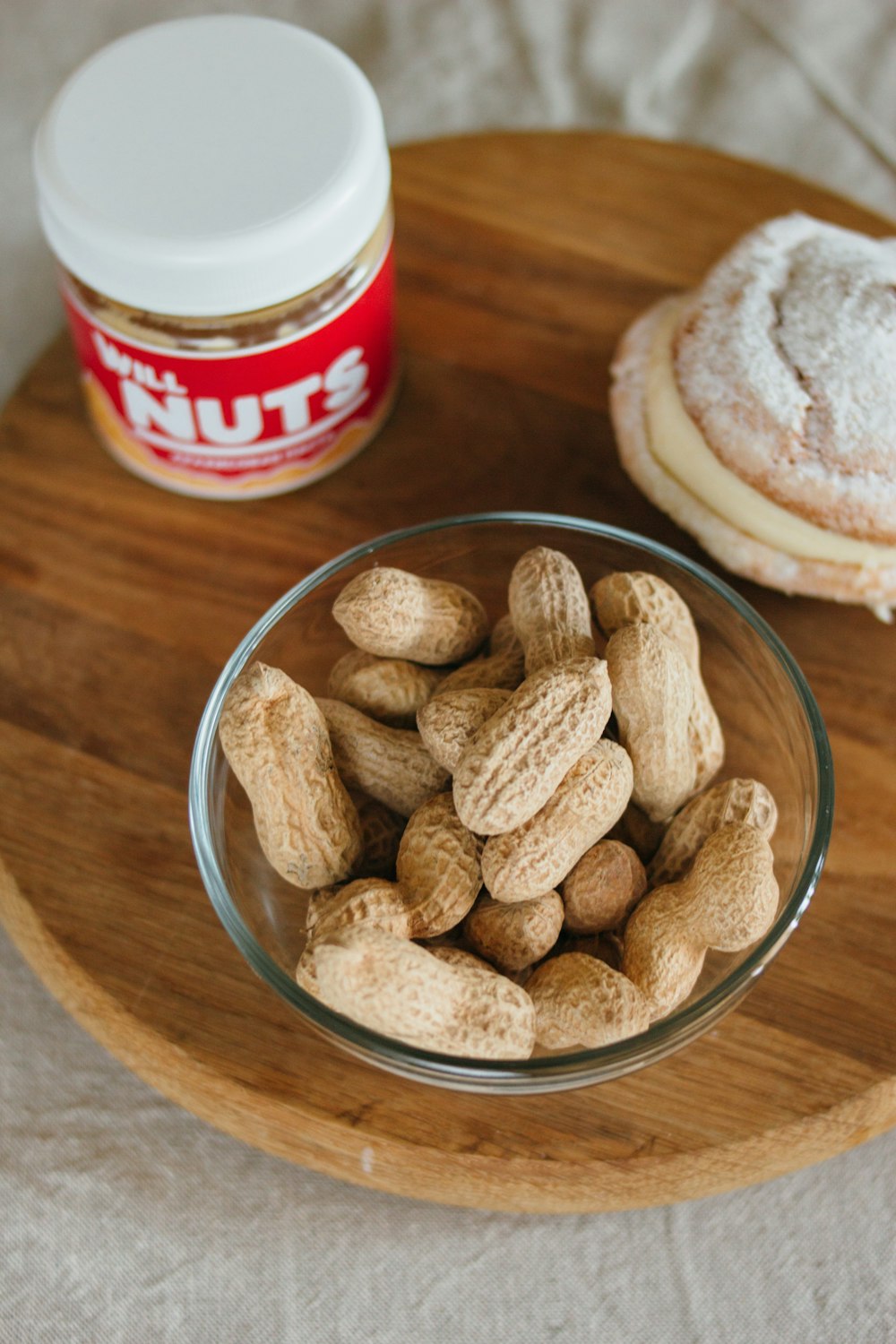 Faire dorer les biscuits sur un bol en verre transparent