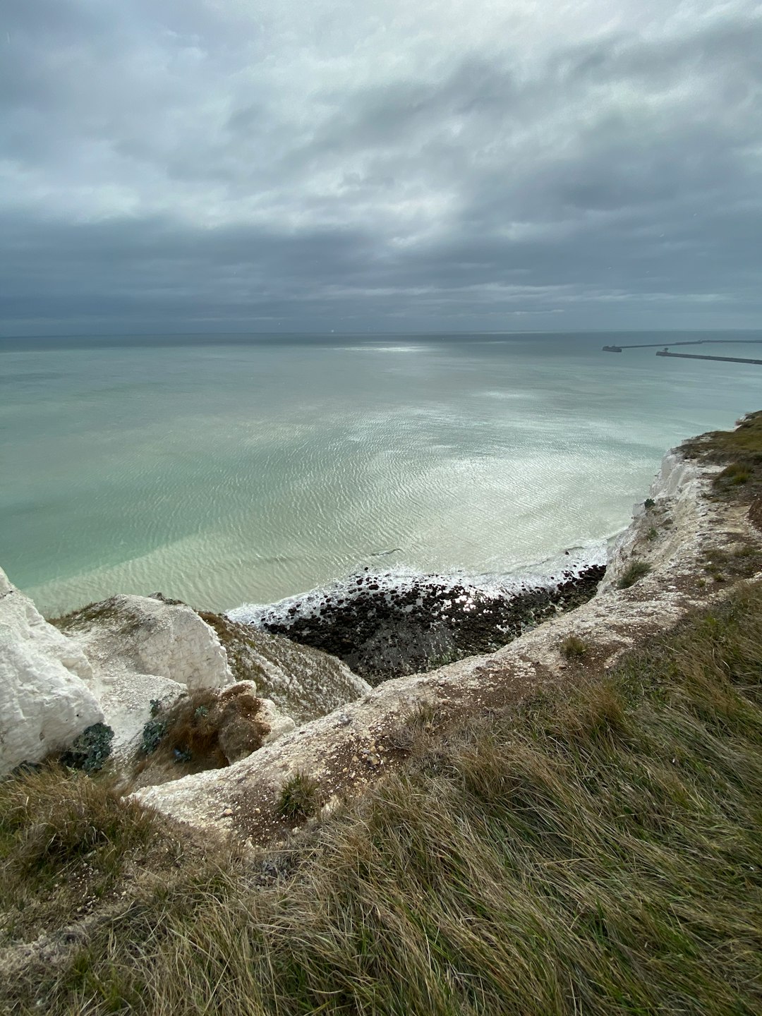 travelers stories about Beach in The White Cliffs of Dover, United Kingdom