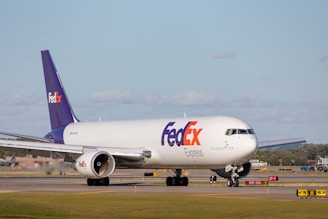 Avión de carga transportando compras USA-Costa Rica