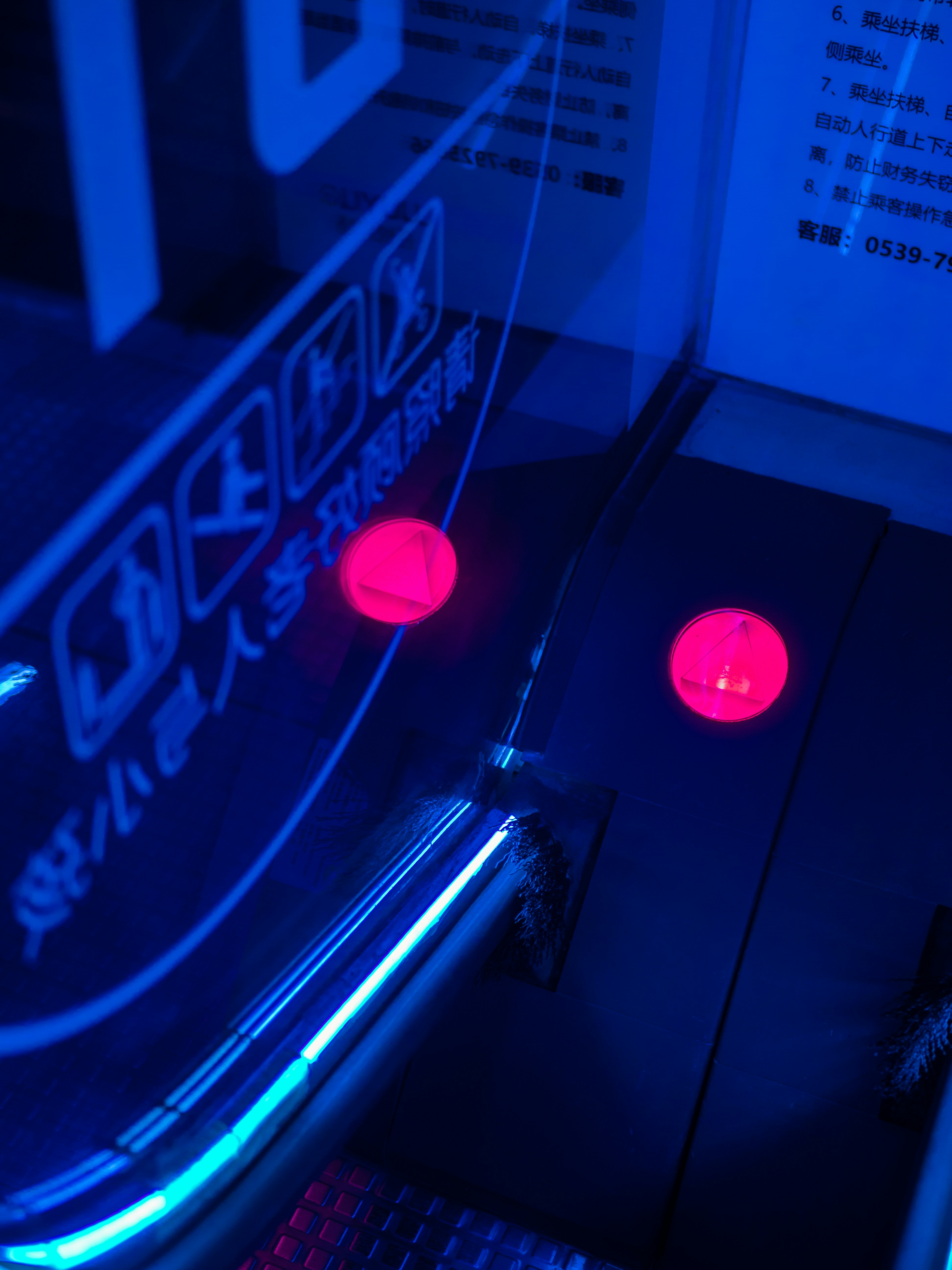 a pair of red lights sitting on top of a machine