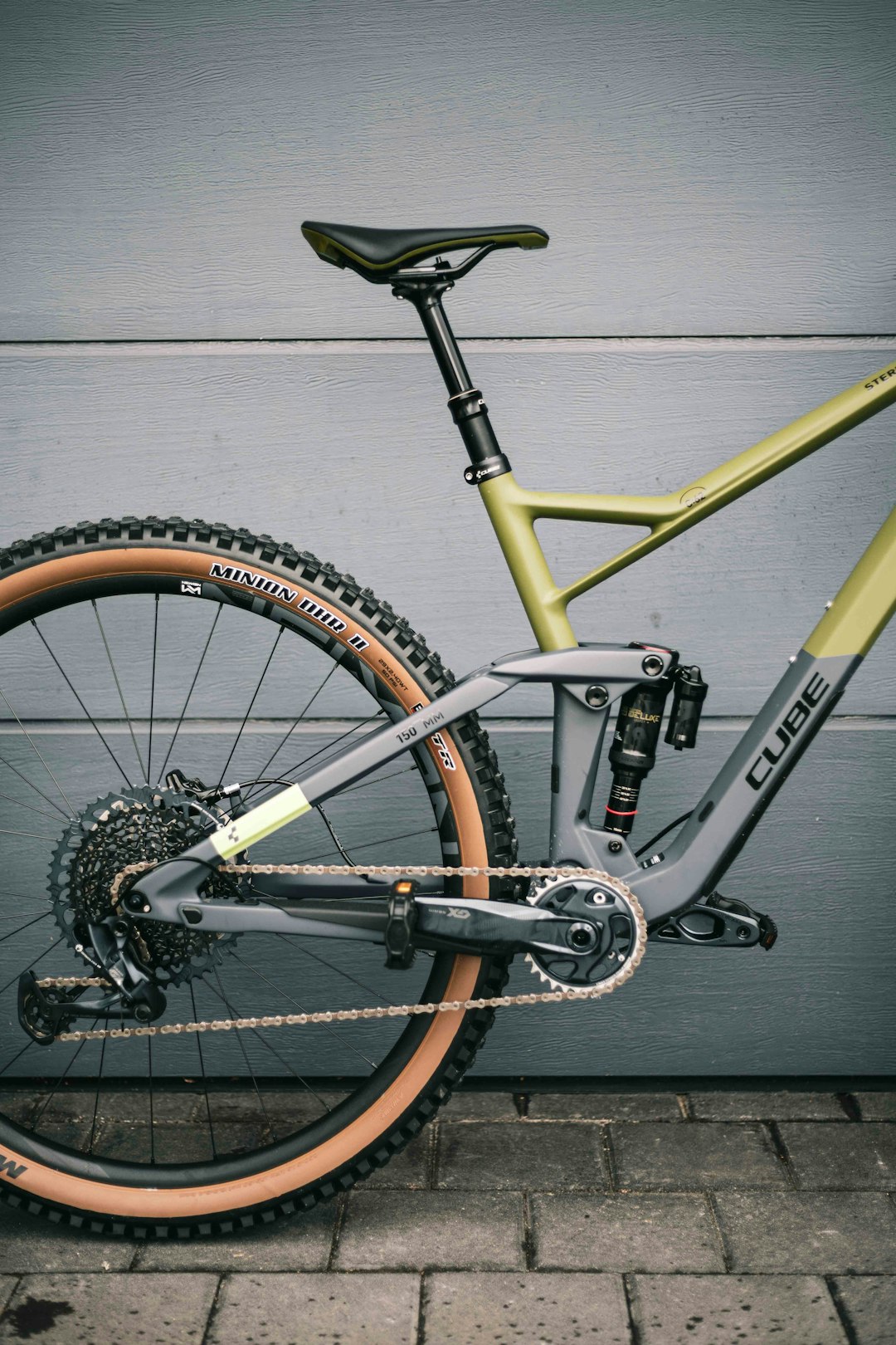 yellow and black road bike