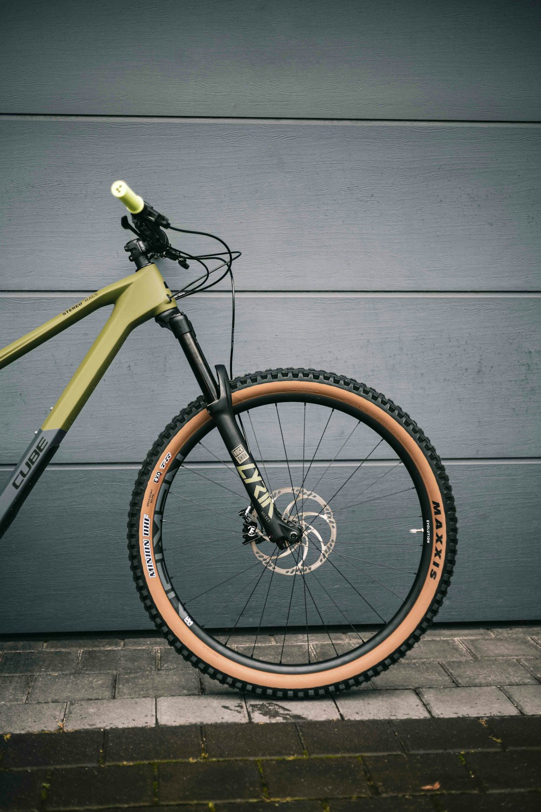 yellow and black mountain bike