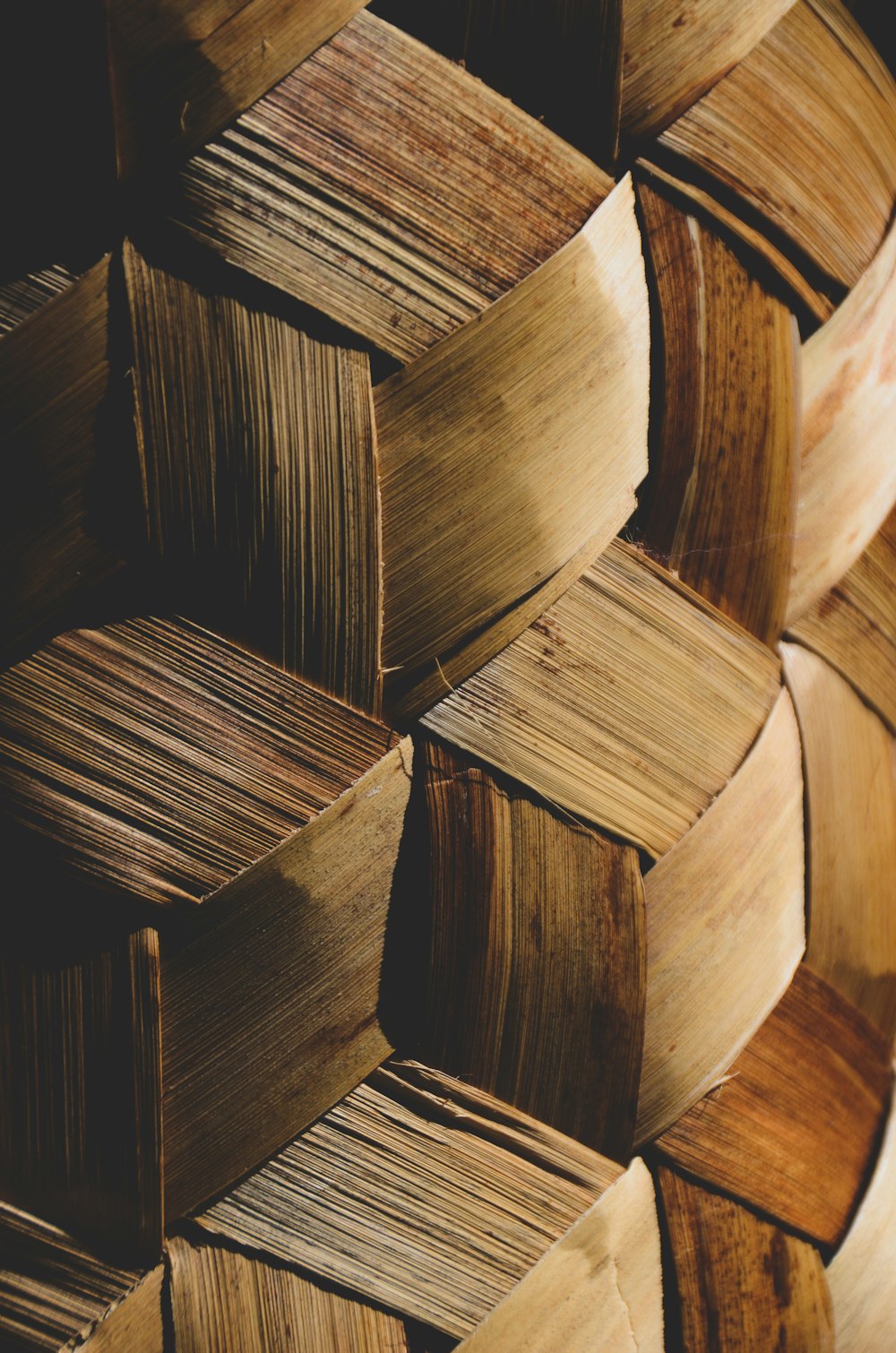 blocs de bois bruns en photographie en gros plan