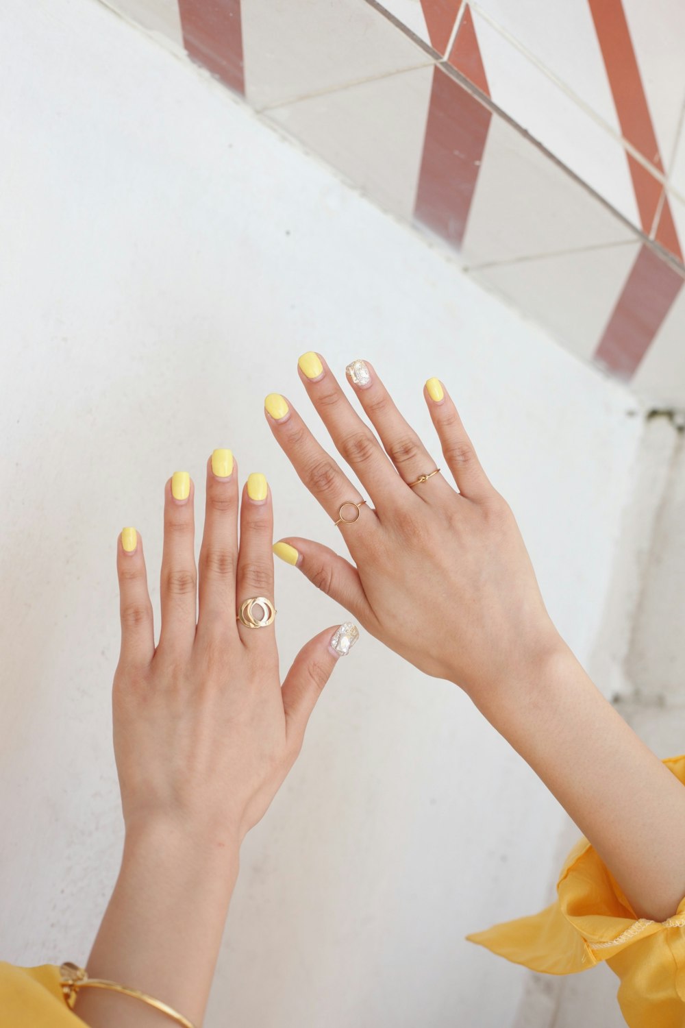 person wearing silver diamond ring