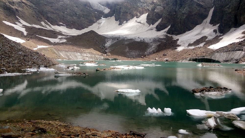 lake in the middle of mountains