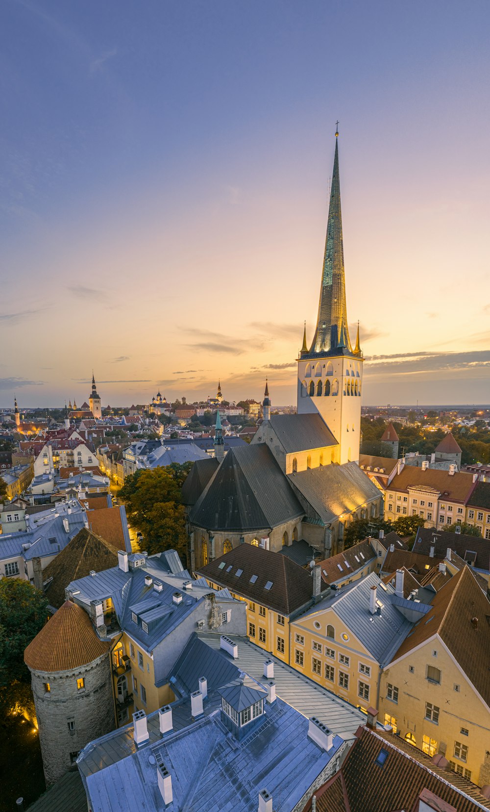 Luftaufnahme von Stadtgebäuden tagsüber