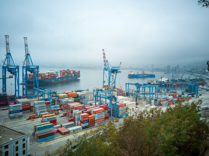 Blue and red cargo ship on sea during daytime