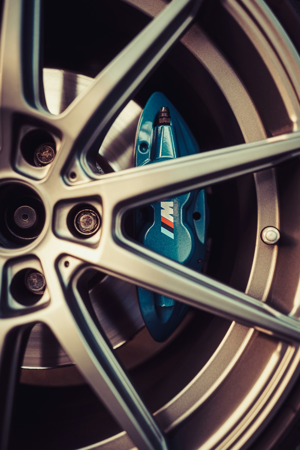 gray and blue multi spoke wheel