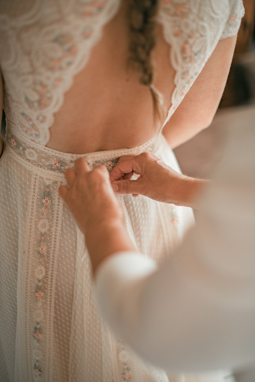 woman in white lace brassiere