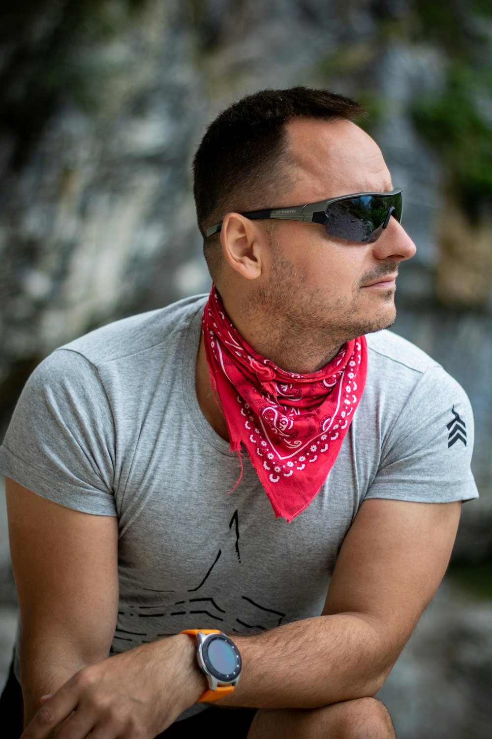 man in gray crew neck t-shirt wearing red scarf and black sunglasses