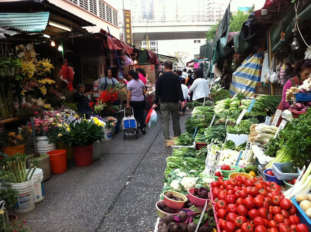 tomates rouges sur le marché