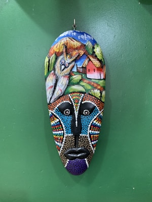 Photo 1601350732248 5fb1d445c6b4?q=85&w=300&h=400&fit=crop