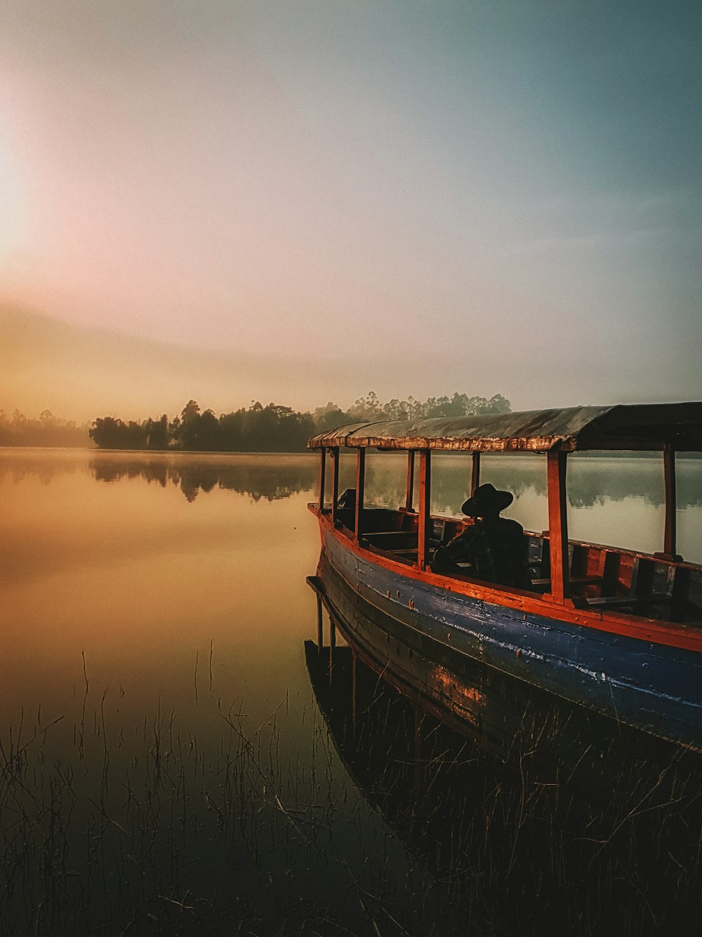 blue and white boat on lake during daytime