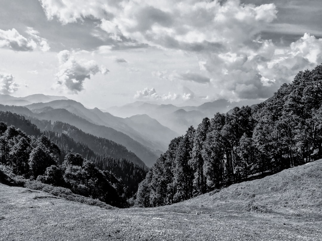 travelers stories about Mountain range in Kullu, India