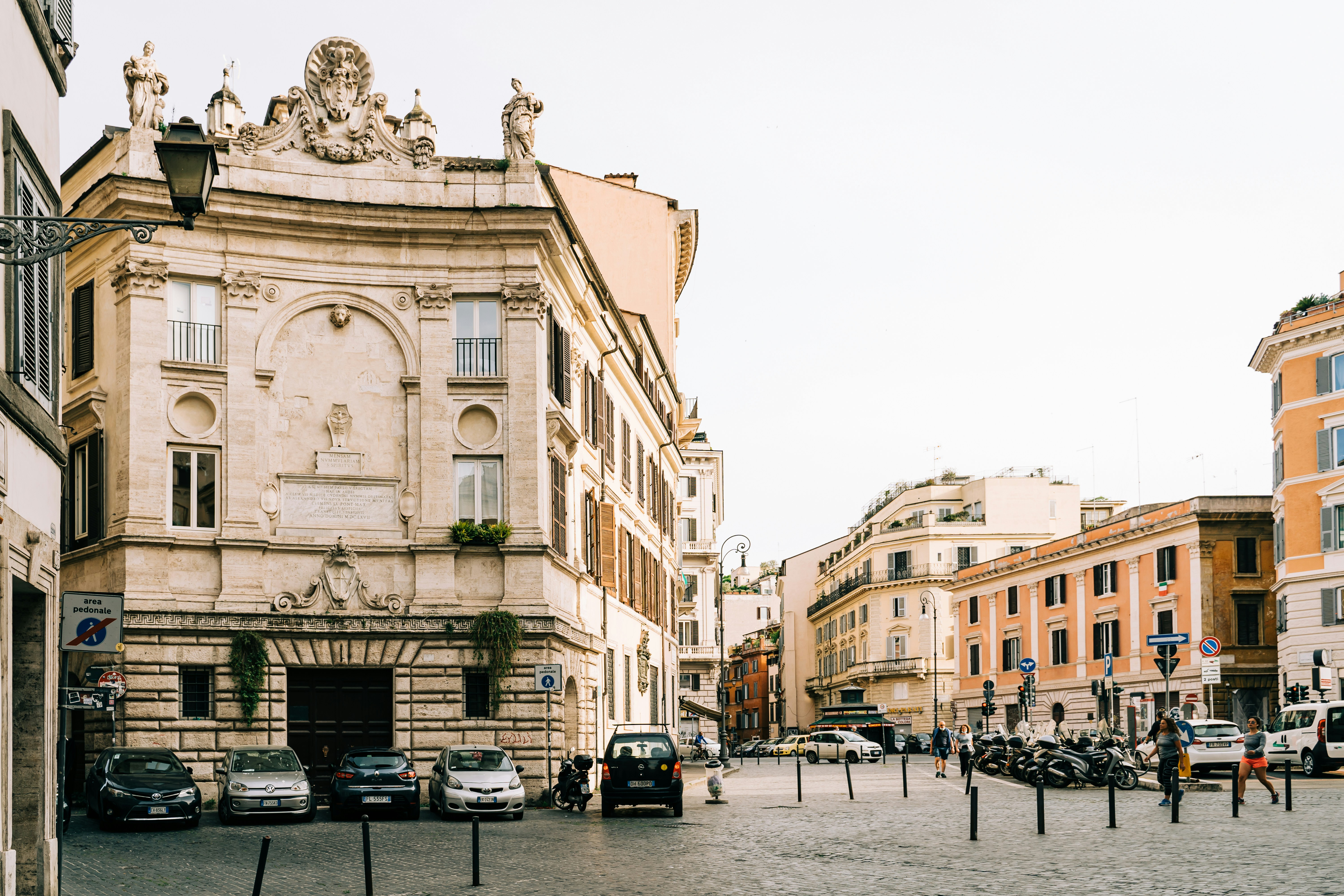 Photo by gabiontheroad