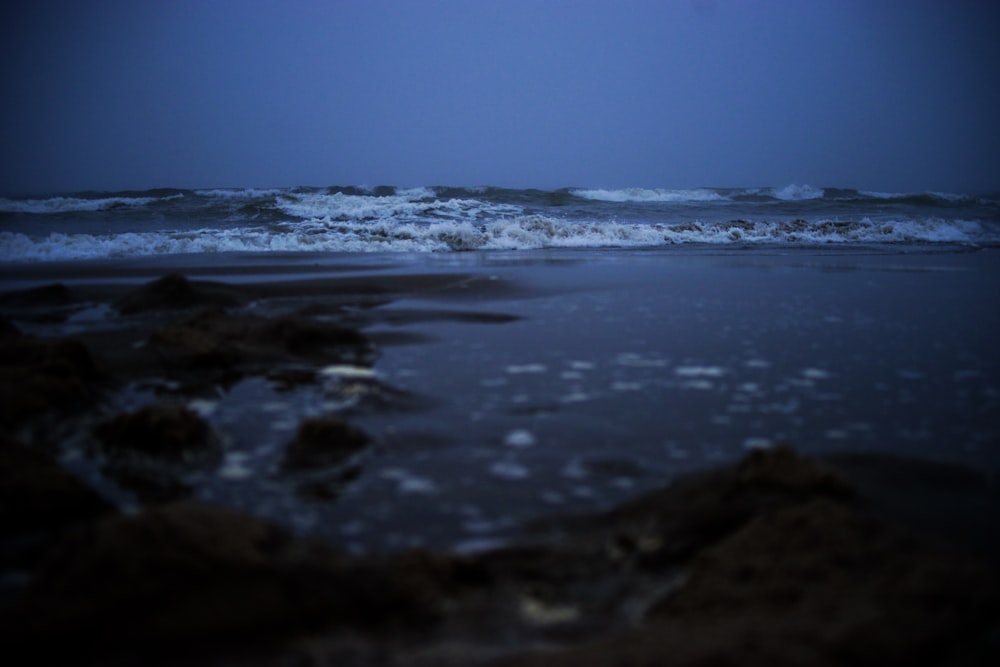 ocean waves crashing on shore during daytime