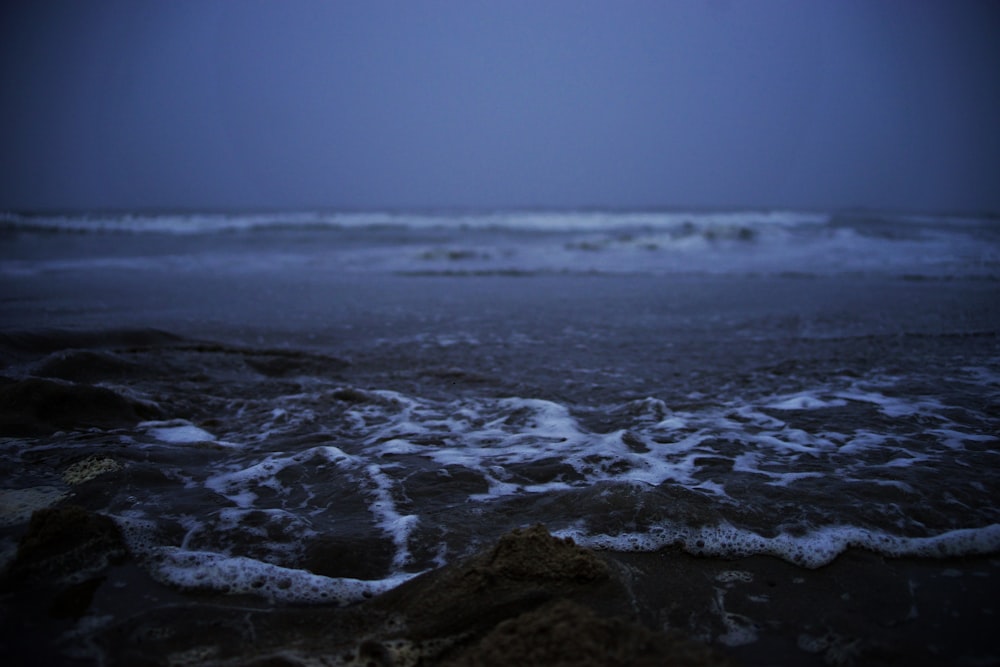 ocean waves crashing on shore during daytime