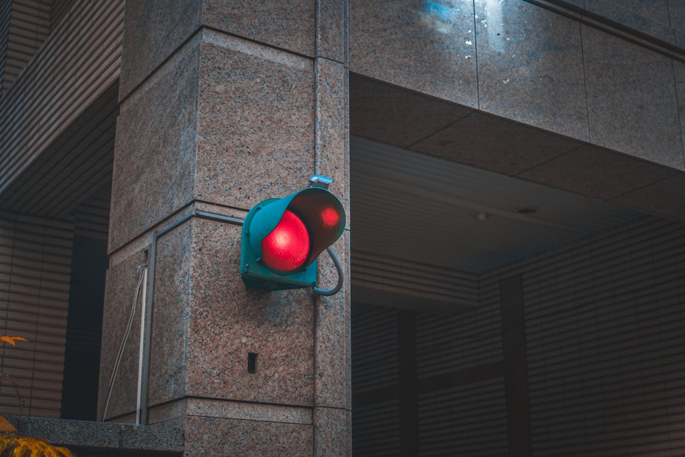 red and green traffic light