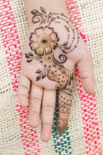 Vibrant festival mehendi design with bold lines and festive elements on the palm.