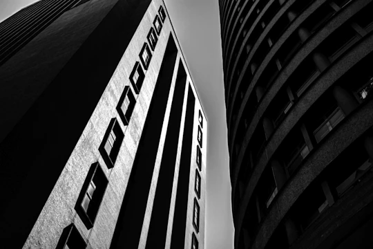 Black and white 3D rendering of a modern cityscape with sharp contrasts and clean lines.