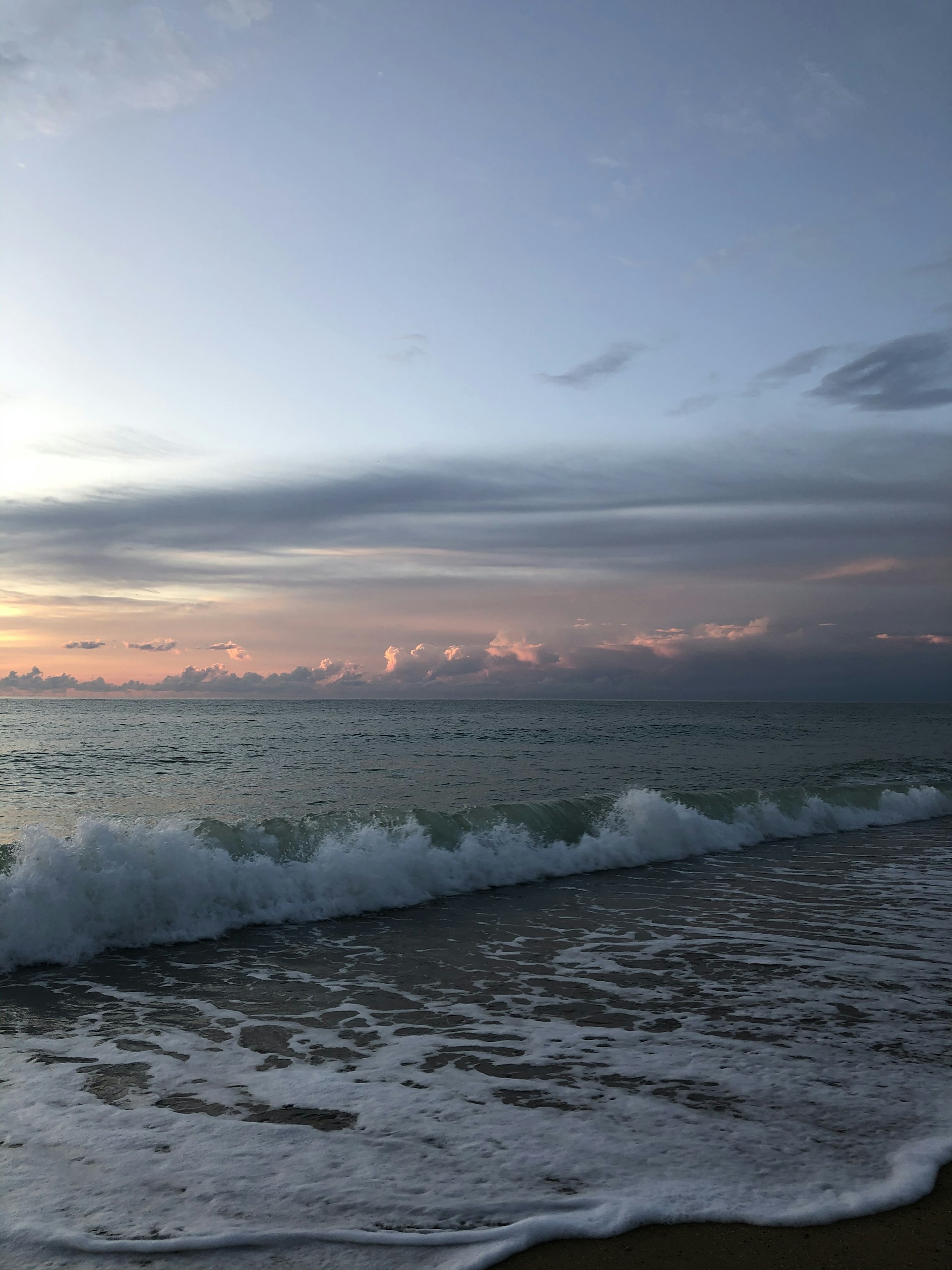 gray computer monitor