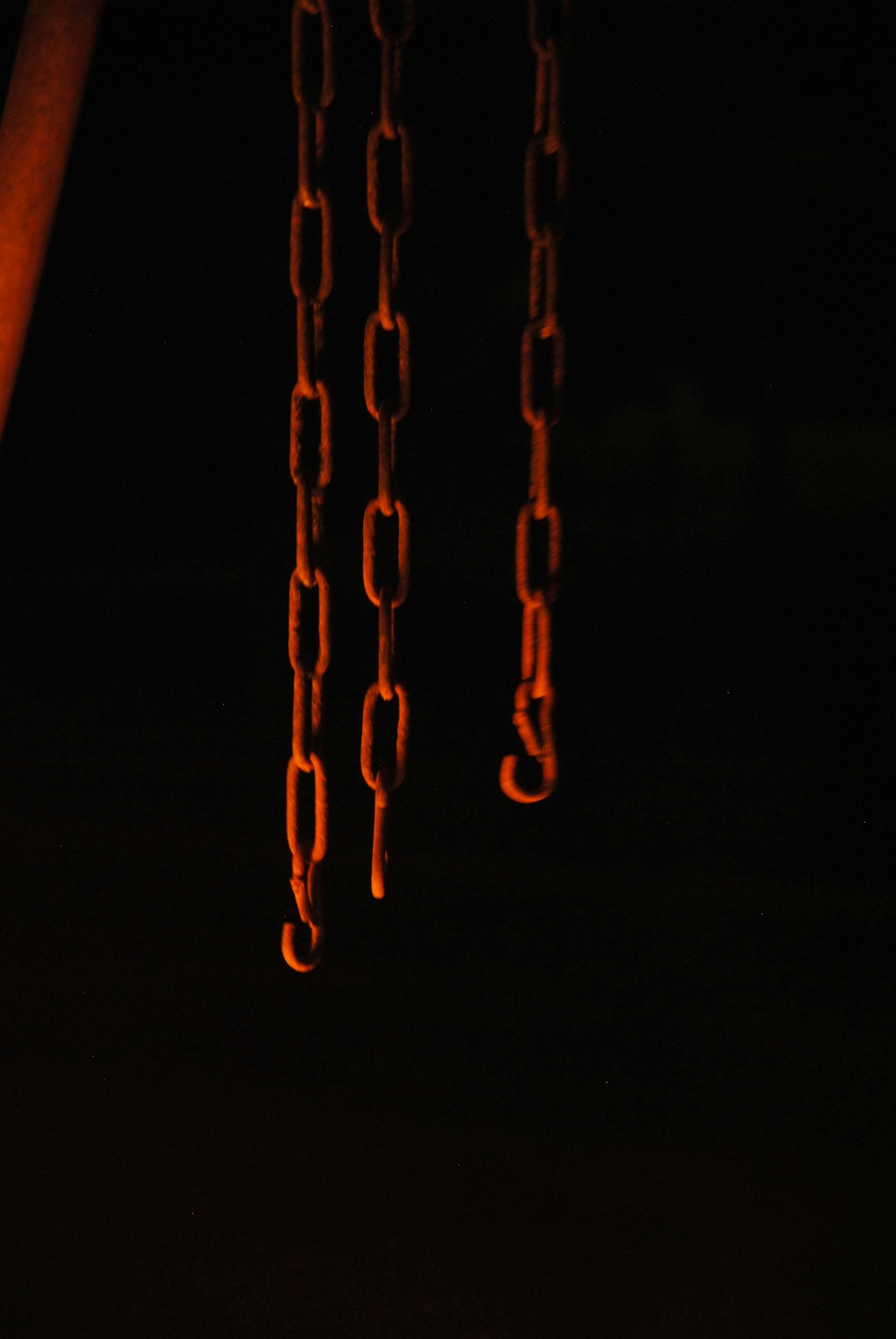 person holding silver chain link